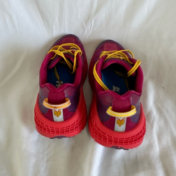 Womens Hoka One One Speedgoat 2 Trail Running Shoes size 8.5 Purple - Picture 2 of 10